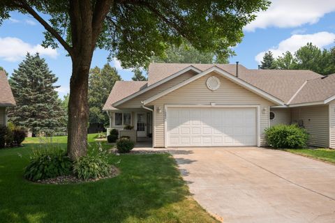 Townhouse For Sale - 1082 Riverwood Court<br/> Dakota County, Hastings, MN 55033