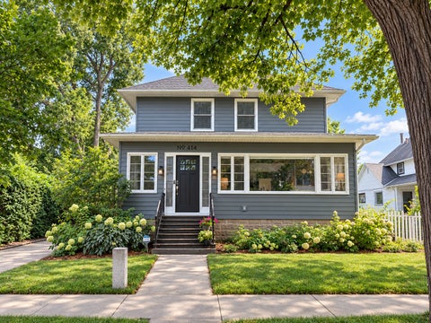 Homes For Sale - 414 Dacota Street<br/> Winona, MN 55987