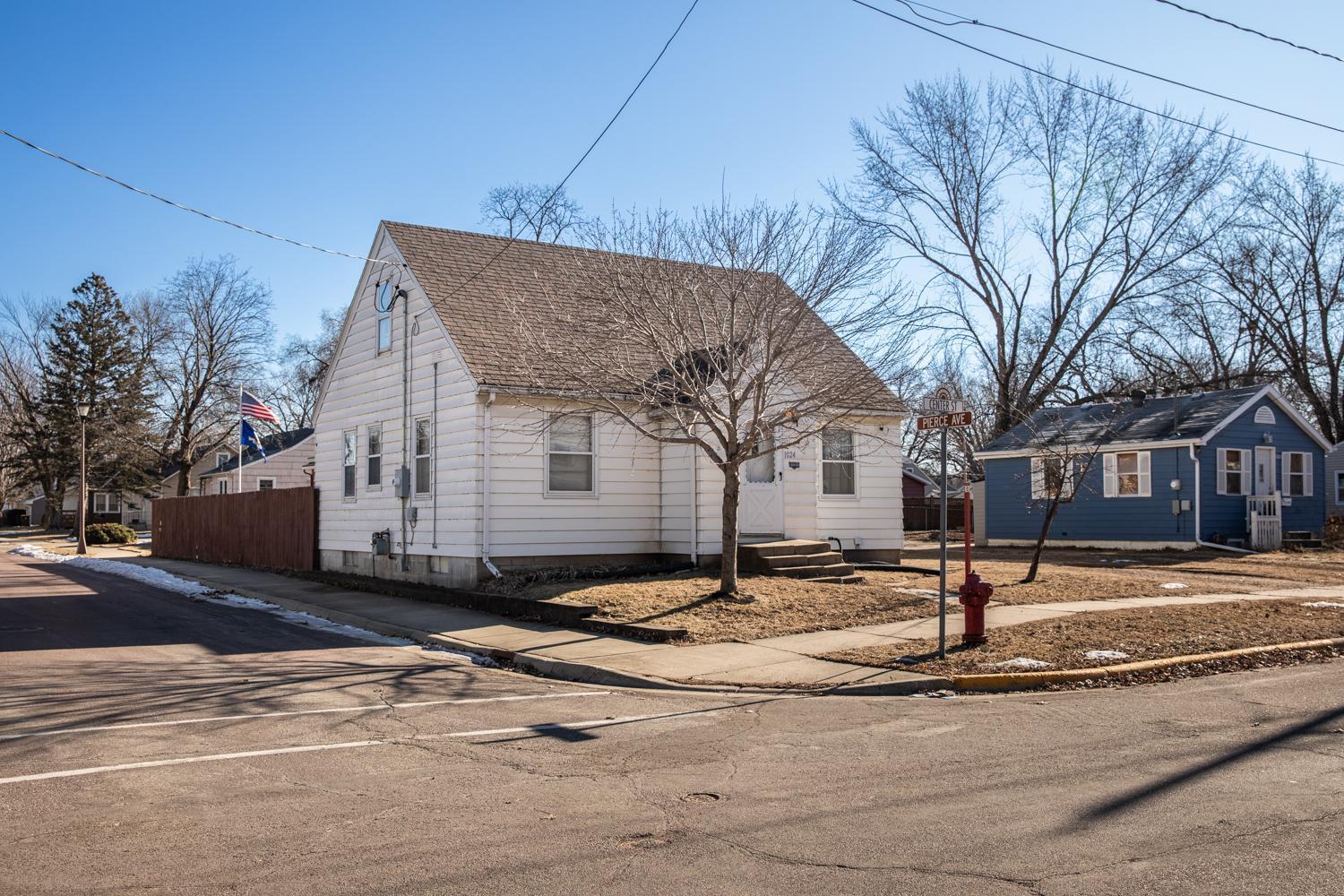 1024 Center Street, North Mankato, Minnesota image 1