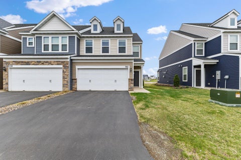 Townhouse For Sale - 7161 Walnut Grove Way<br/> Hennepin County, Maple Grove, MN 55311