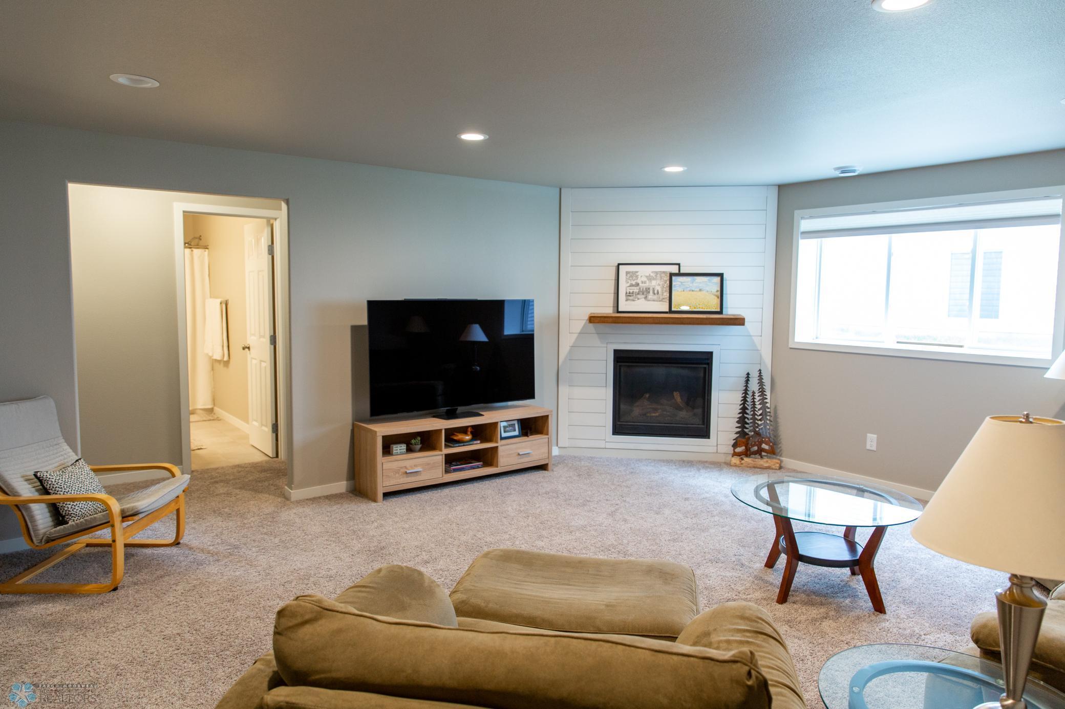 West Fargo, North Dakota 58078, United States, 3 Bedrooms Bedrooms, ,2 BathroomsBathrooms,Residential,Pending,47966