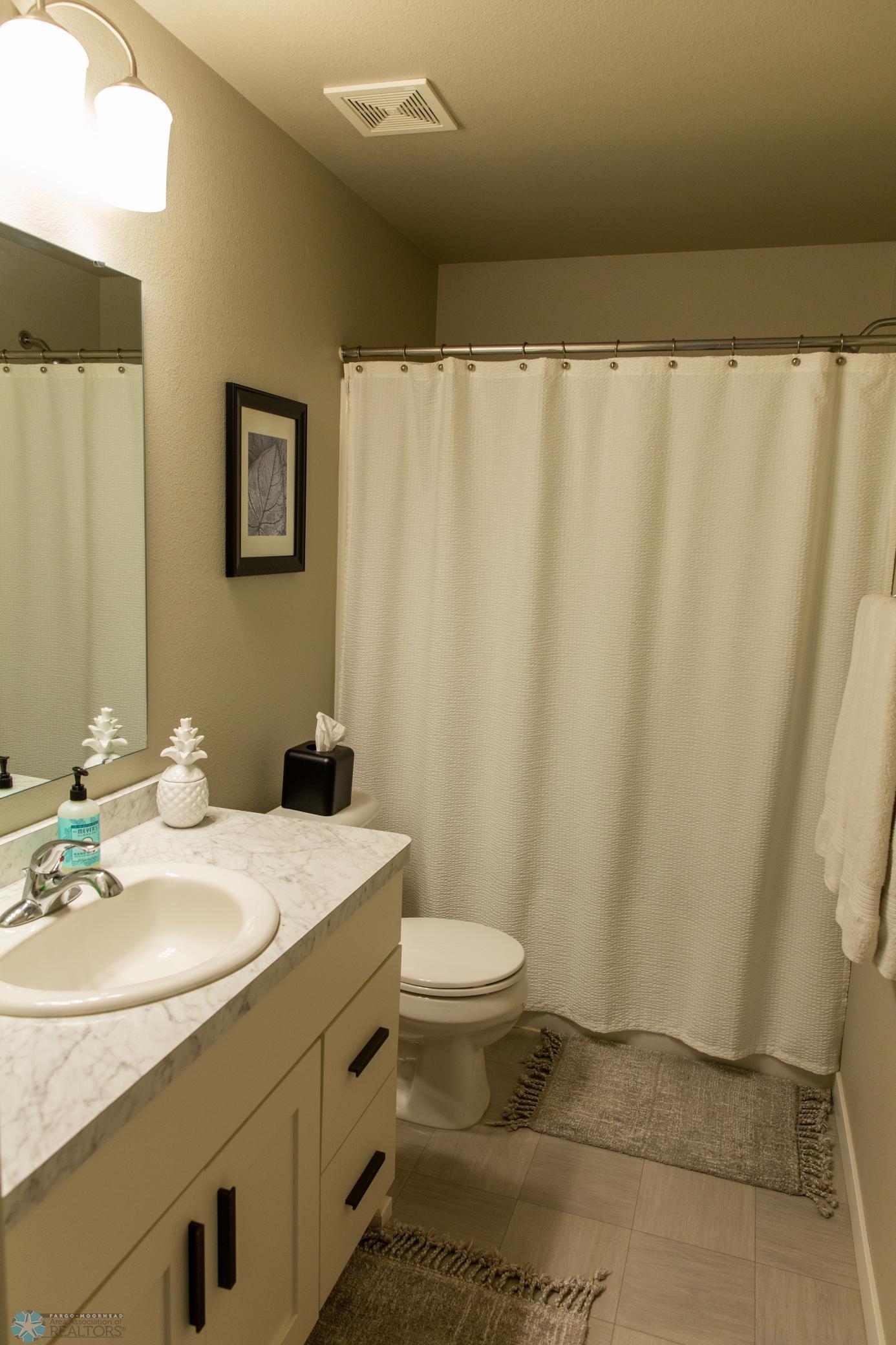 West Fargo, North Dakota 58078, United States, 3 Bedrooms Bedrooms, ,2 BathroomsBathrooms,Residential,Pending,47966