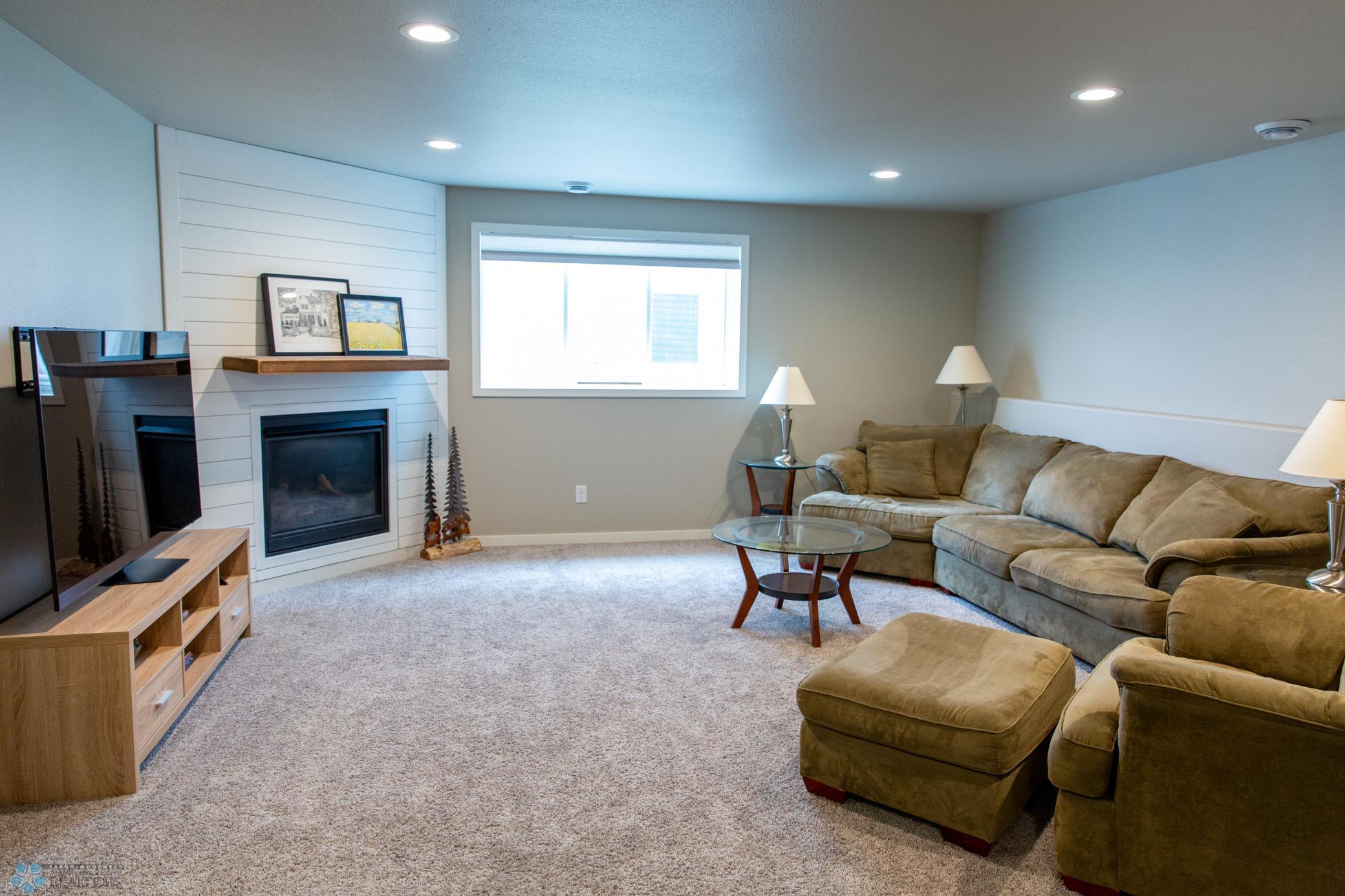 West Fargo, North Dakota 58078, United States, 3 Bedrooms Bedrooms, ,2 BathroomsBathrooms,Residential,Pending,47966