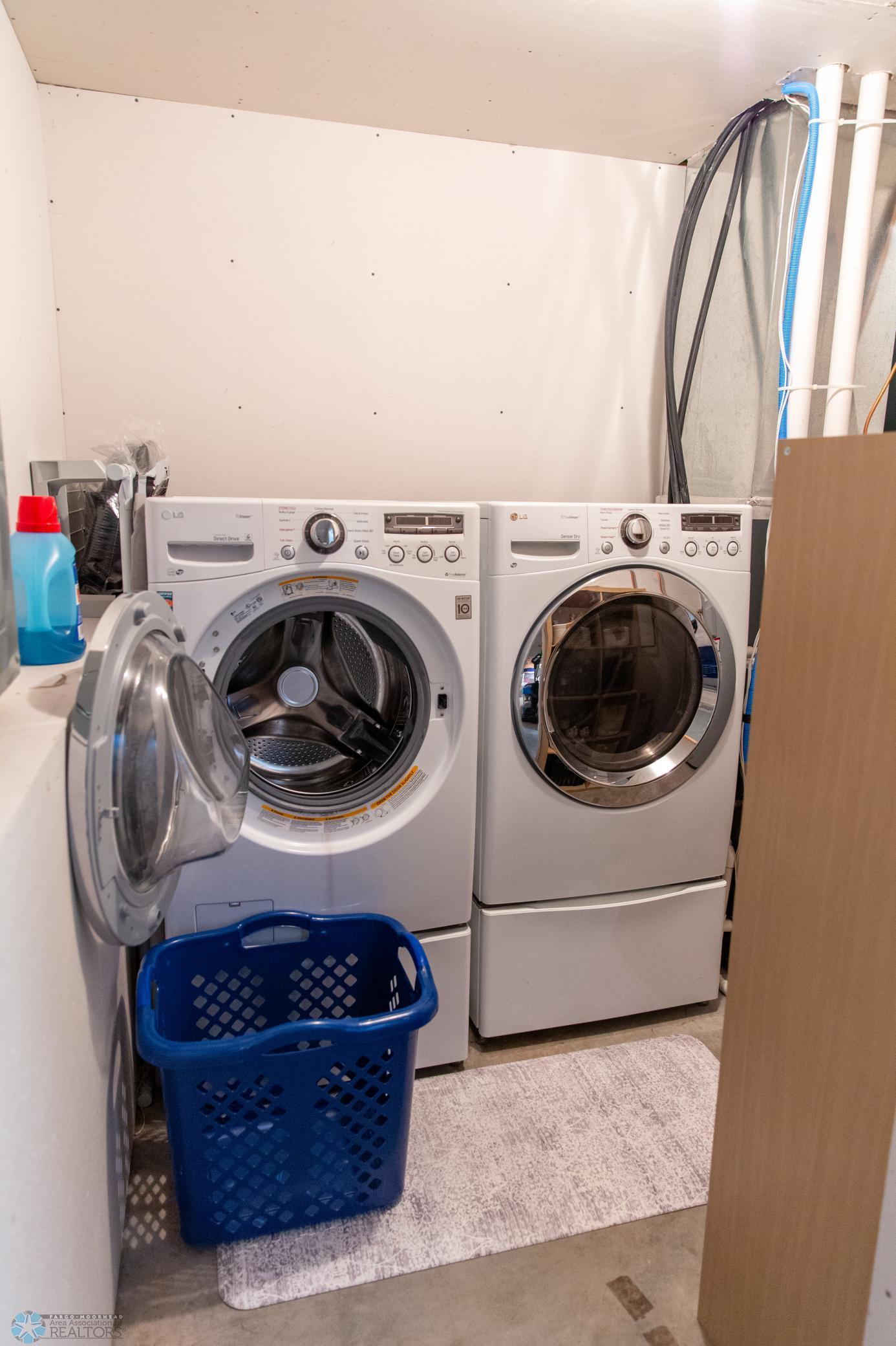 West Fargo, North Dakota 58078, United States, 3 Bedrooms Bedrooms, ,2 BathroomsBathrooms,Residential,Pending,47966