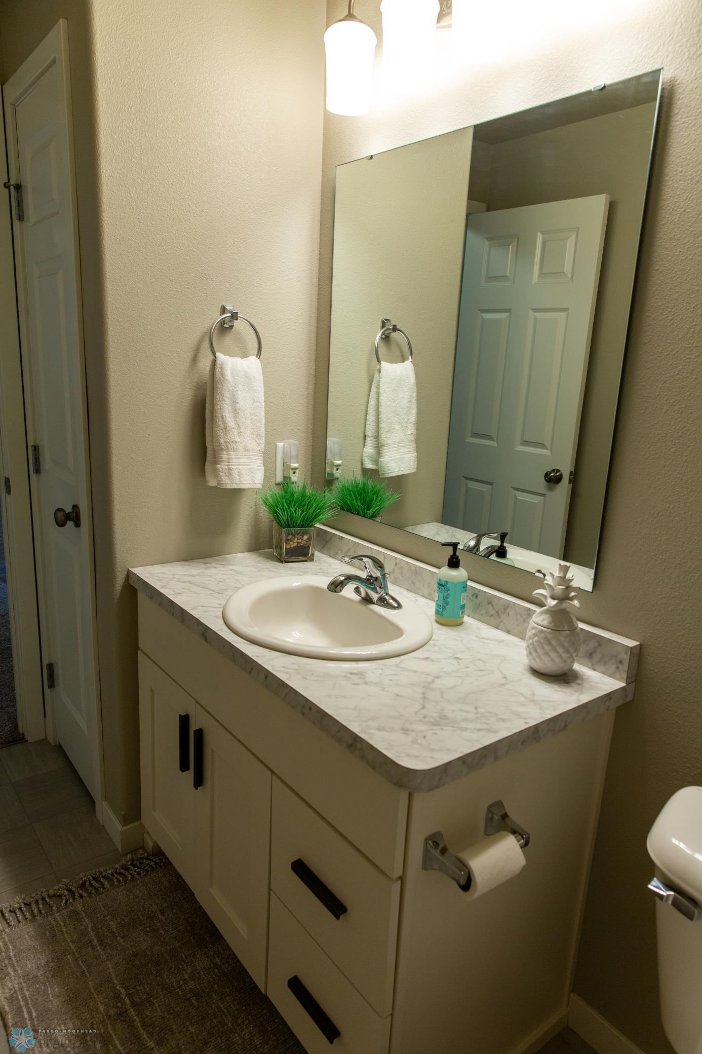 West Fargo, North Dakota 58078, United States, 3 Bedrooms Bedrooms, ,2 BathroomsBathrooms,Residential,Pending,47966