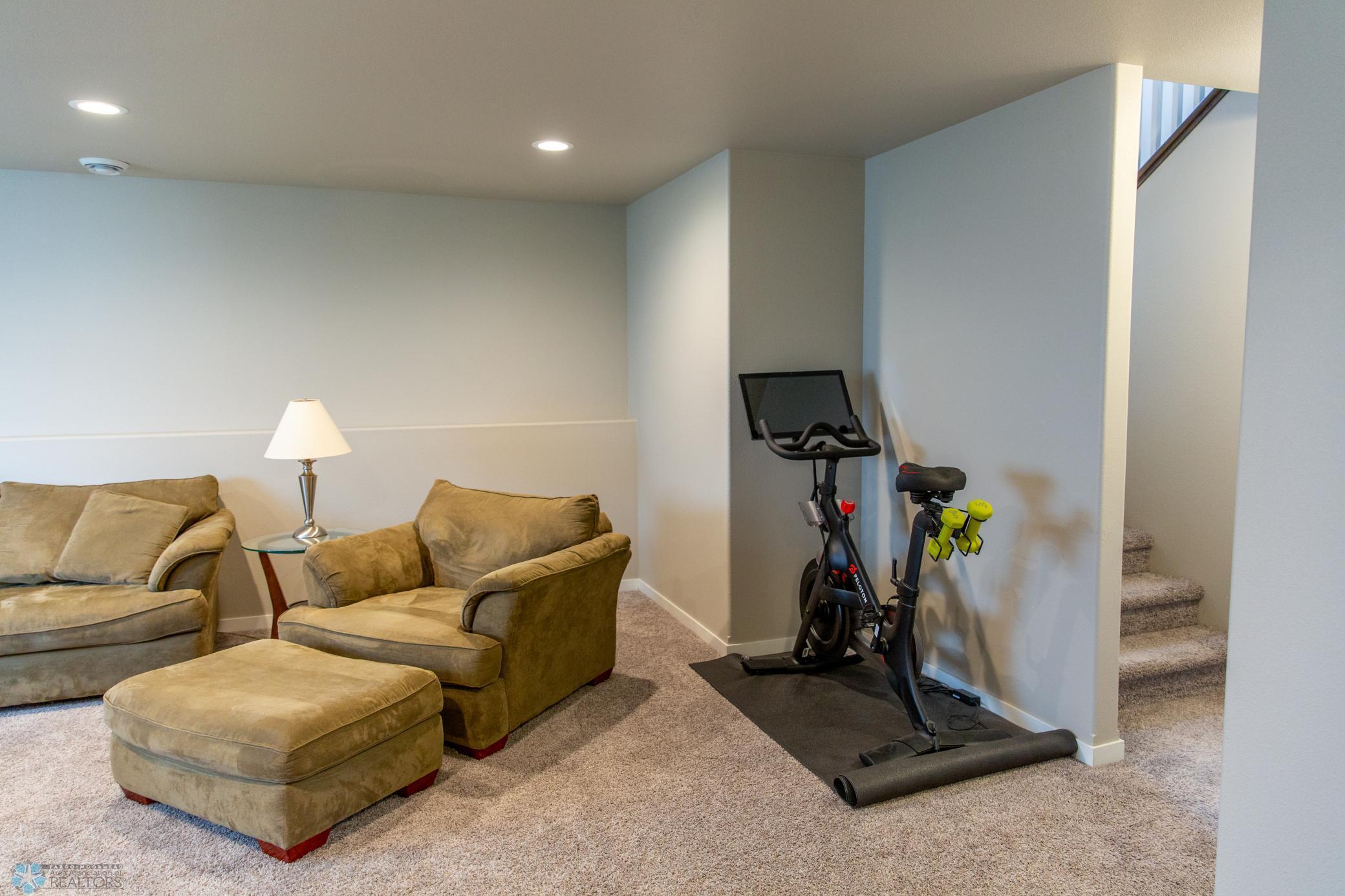 West Fargo, North Dakota 58078, United States, 3 Bedrooms Bedrooms, ,2 BathroomsBathrooms,Residential,Pending,47966