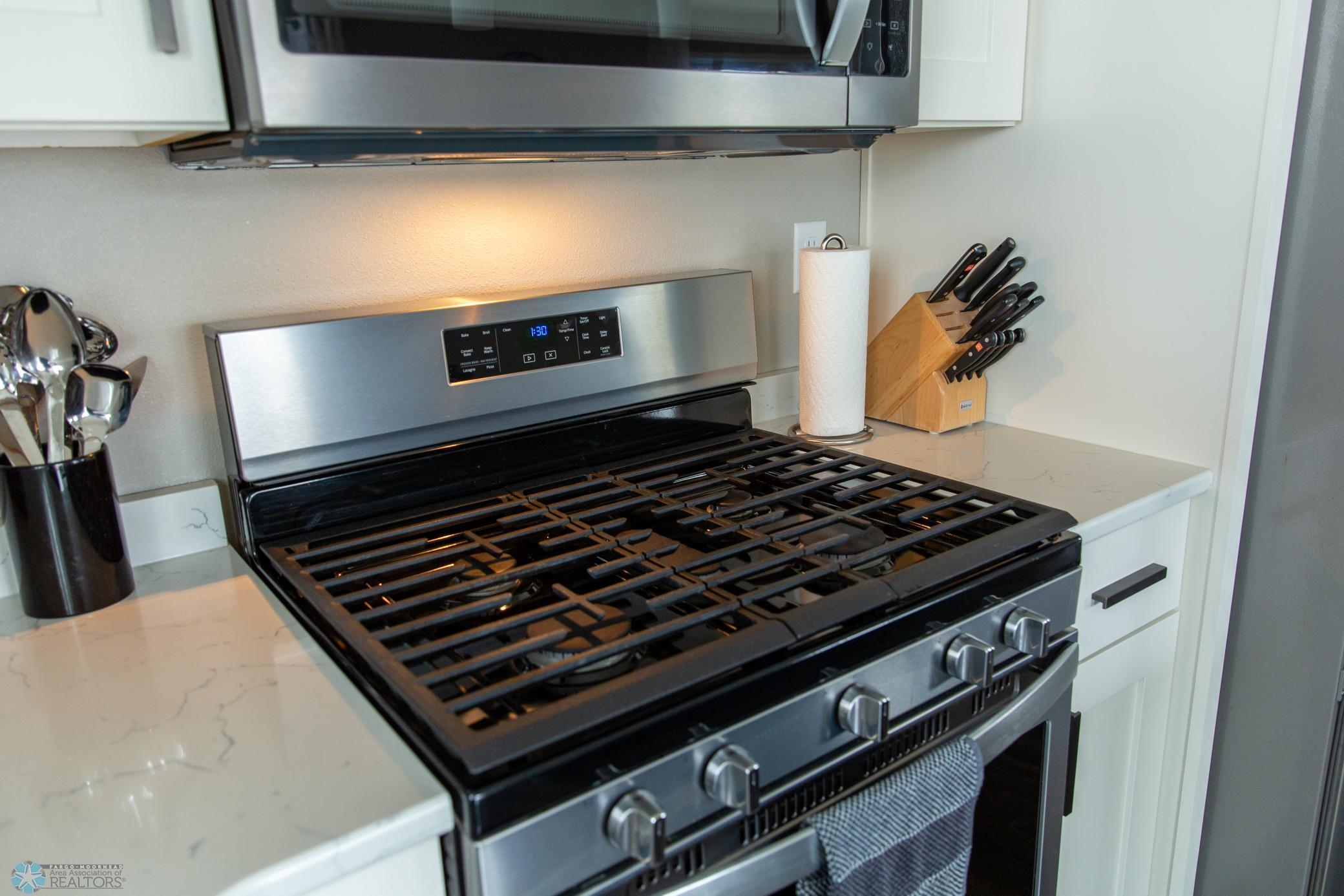 West Fargo, North Dakota 58078, United States, 3 Bedrooms Bedrooms, ,2 BathroomsBathrooms,Residential,Pending,47966