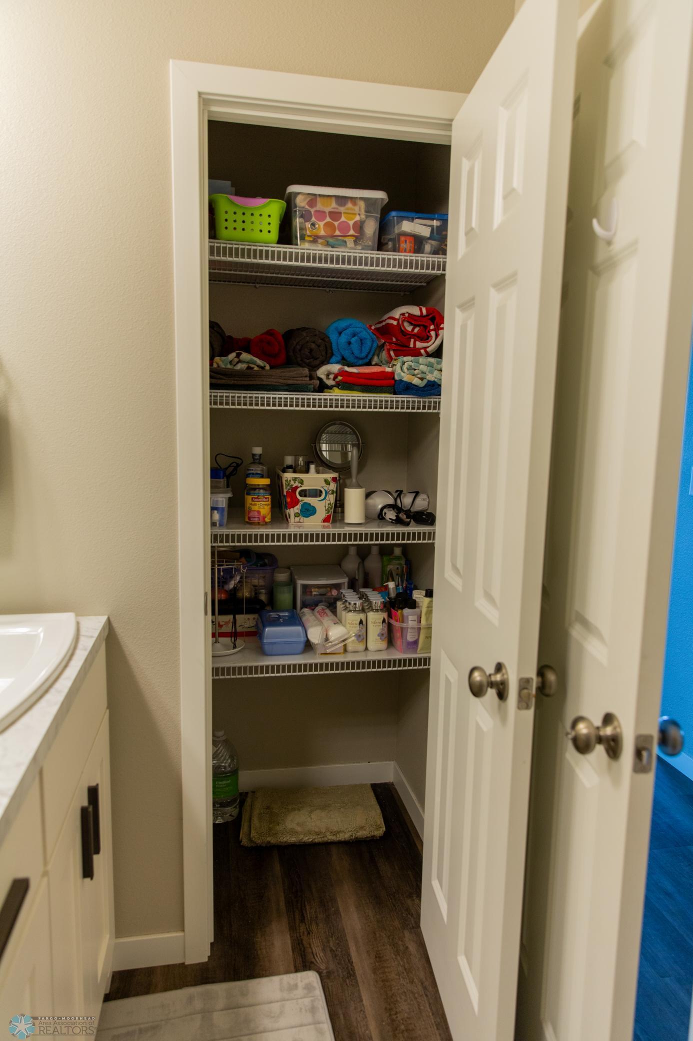 West Fargo, North Dakota 58078, United States, 3 Bedrooms Bedrooms, ,2 BathroomsBathrooms,Residential,Pending,47966