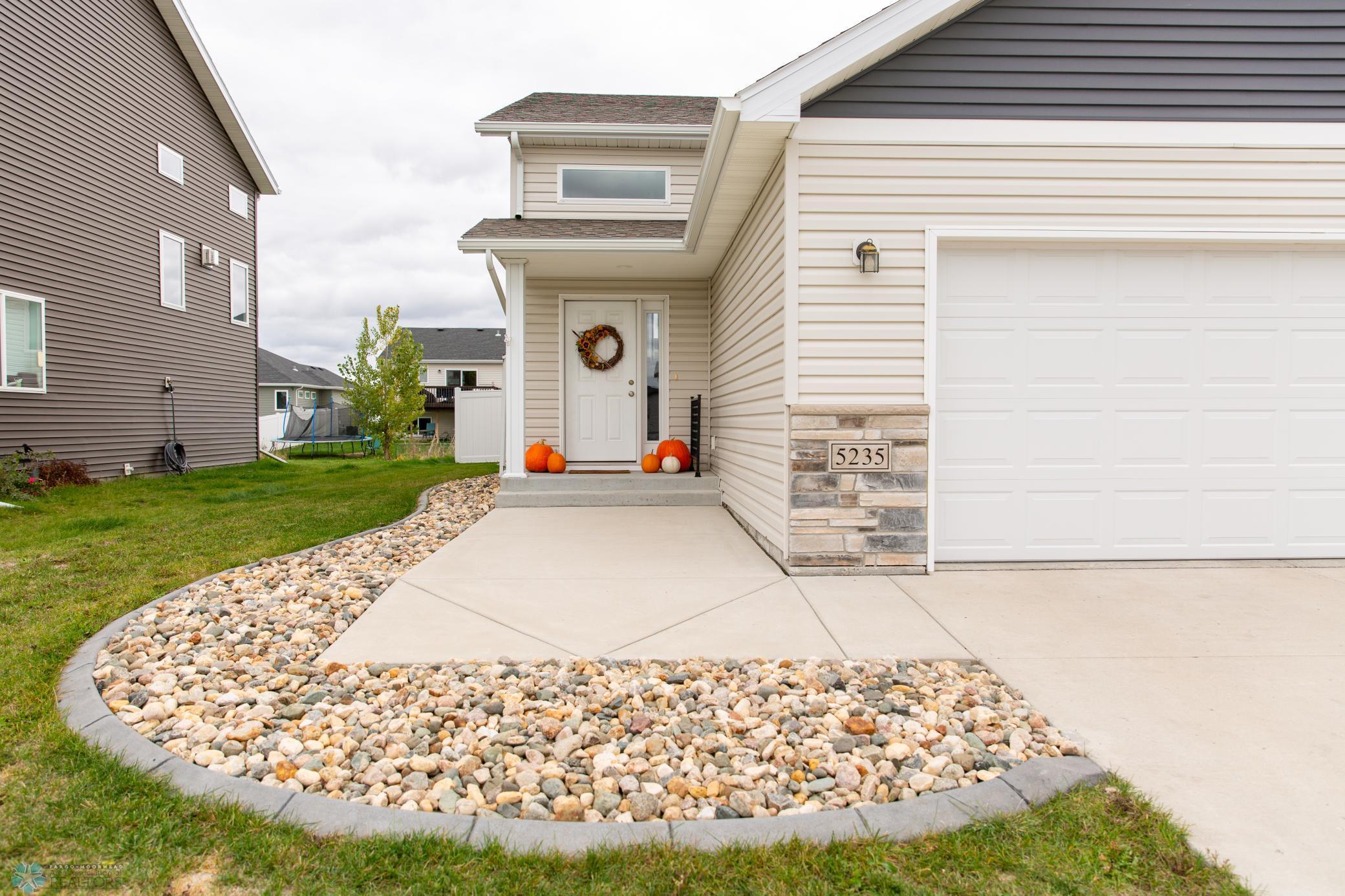 West Fargo, North Dakota 58078, United States, 3 Bedrooms Bedrooms, ,2 BathroomsBathrooms,Residential,Pending,47966