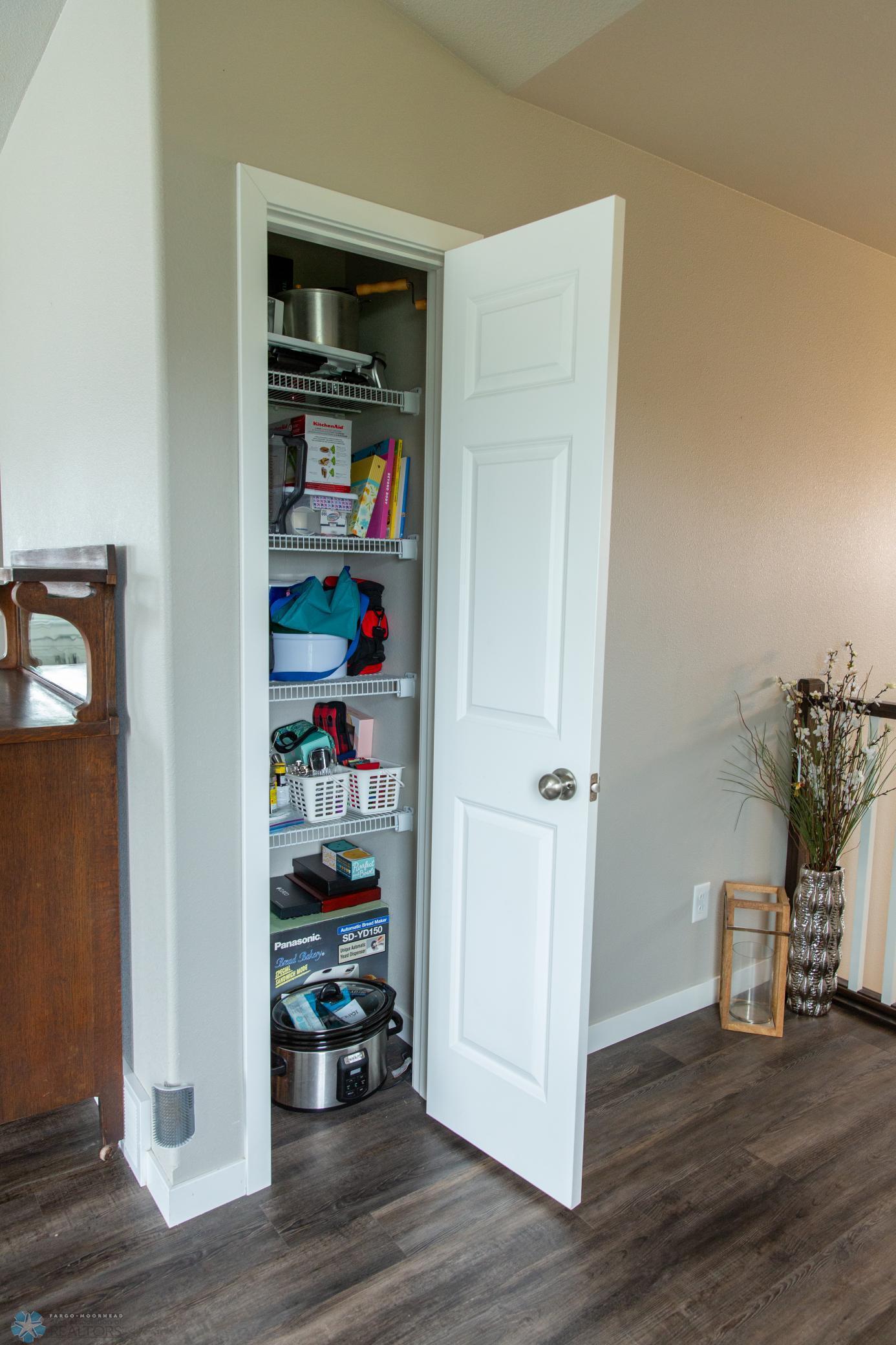 West Fargo, North Dakota 58078, United States, 3 Bedrooms Bedrooms, ,2 BathroomsBathrooms,Residential,Pending,47966