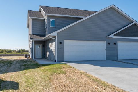 Multifamily For Sale - 3201 & 3203 Noble Drive<br/> Blue Earth County, Mankato, MN 56001