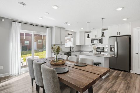 Townhouse For Sale - 9492 Bridle Way<br/> Chaska, MN 55386