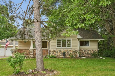 Homes For Sale - 5831 E Viking Boulevard<br/> Wyoming, MN 55092