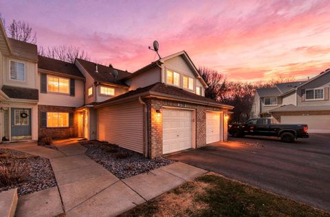 Townhouse For Sale - 2122 Water Lilly Lane<br/> Eagan, MN 55122