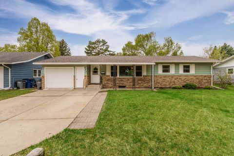 Homes For Sale - 533 Maple Lane<br/> Clay County, Moorhead, MN 56560