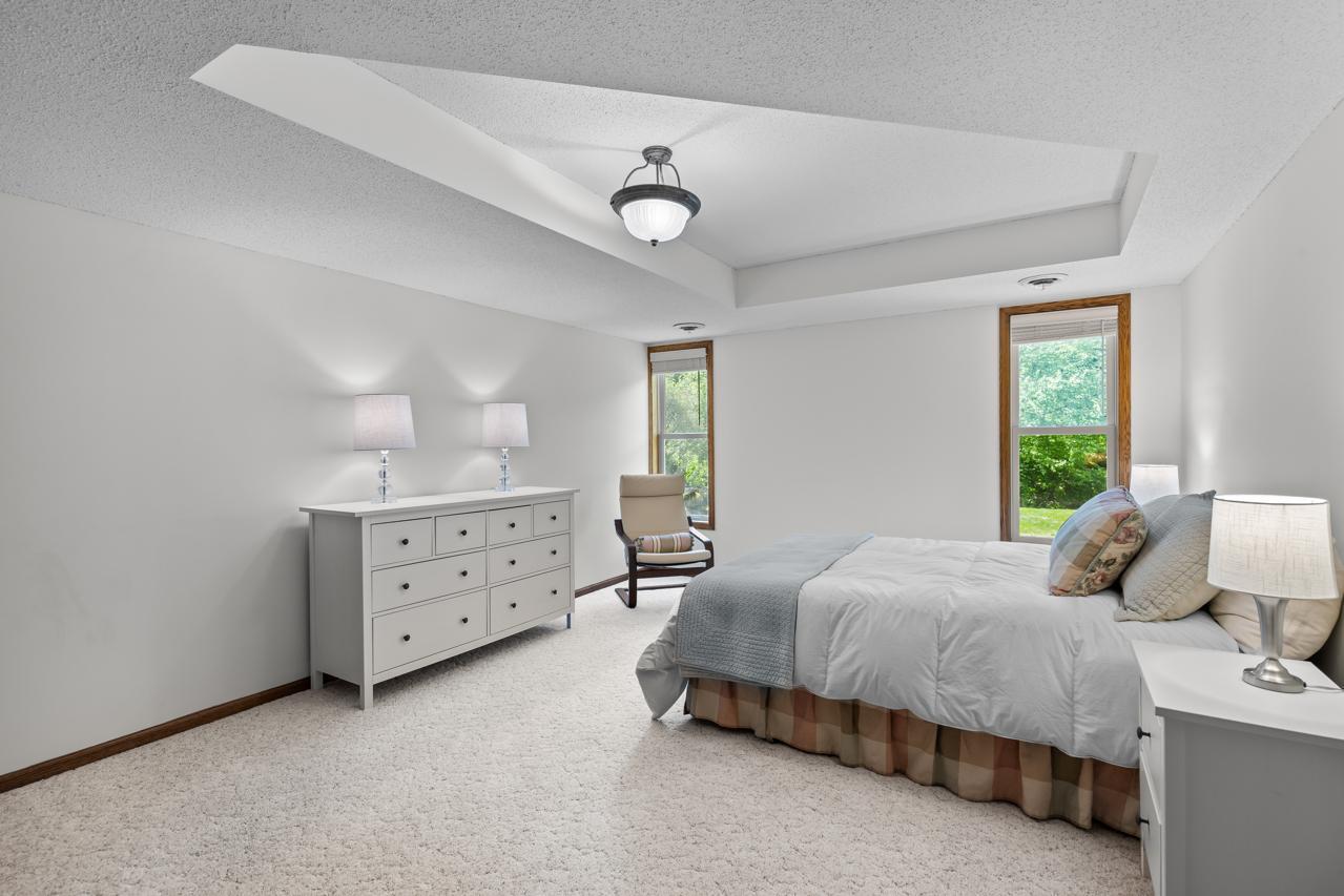 17090 New Market Drive, Eden Prairie, Minnesota image 19