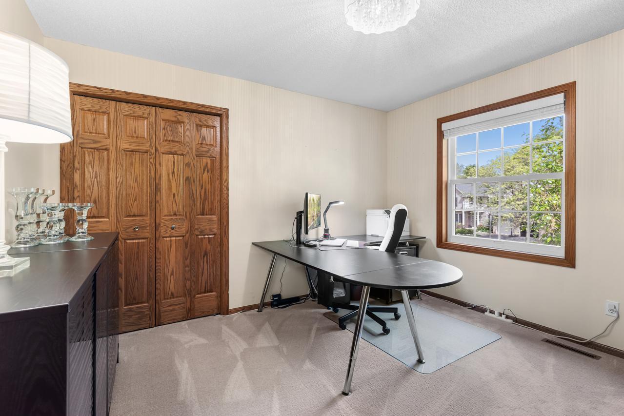 17090 New Market Drive, Eden Prairie, Minnesota image 14