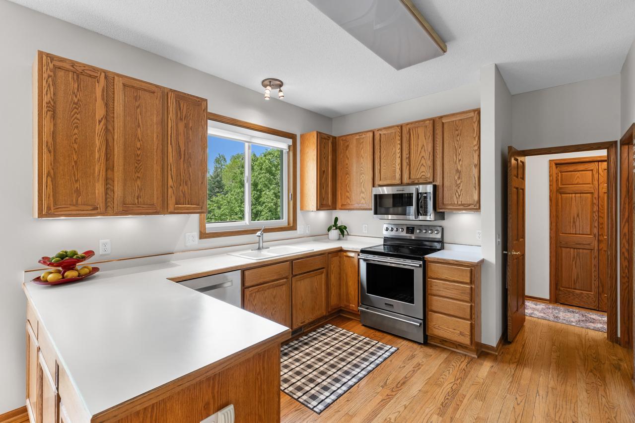 17090 New Market Drive, Eden Prairie, Minnesota image 5