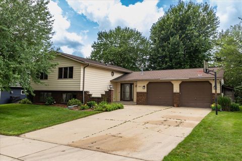 Homes For Sale - 5911 24th Avenue<br/> Olmsted County, Rochester, MN 55901