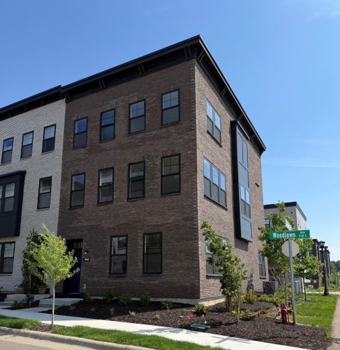 Townhouse For Sale - 906 Woodlawn Avenue<br/> Saint Paul, MN 55116