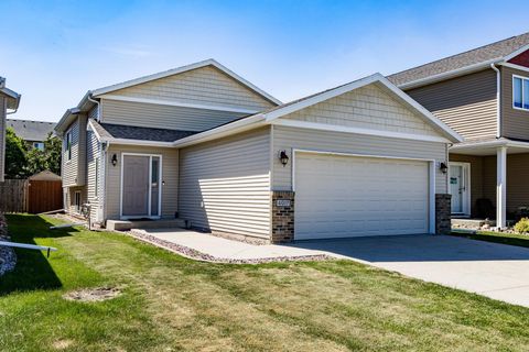 Homes For Sale - 4017 9th Street<br/> Moorhead, MN 56560