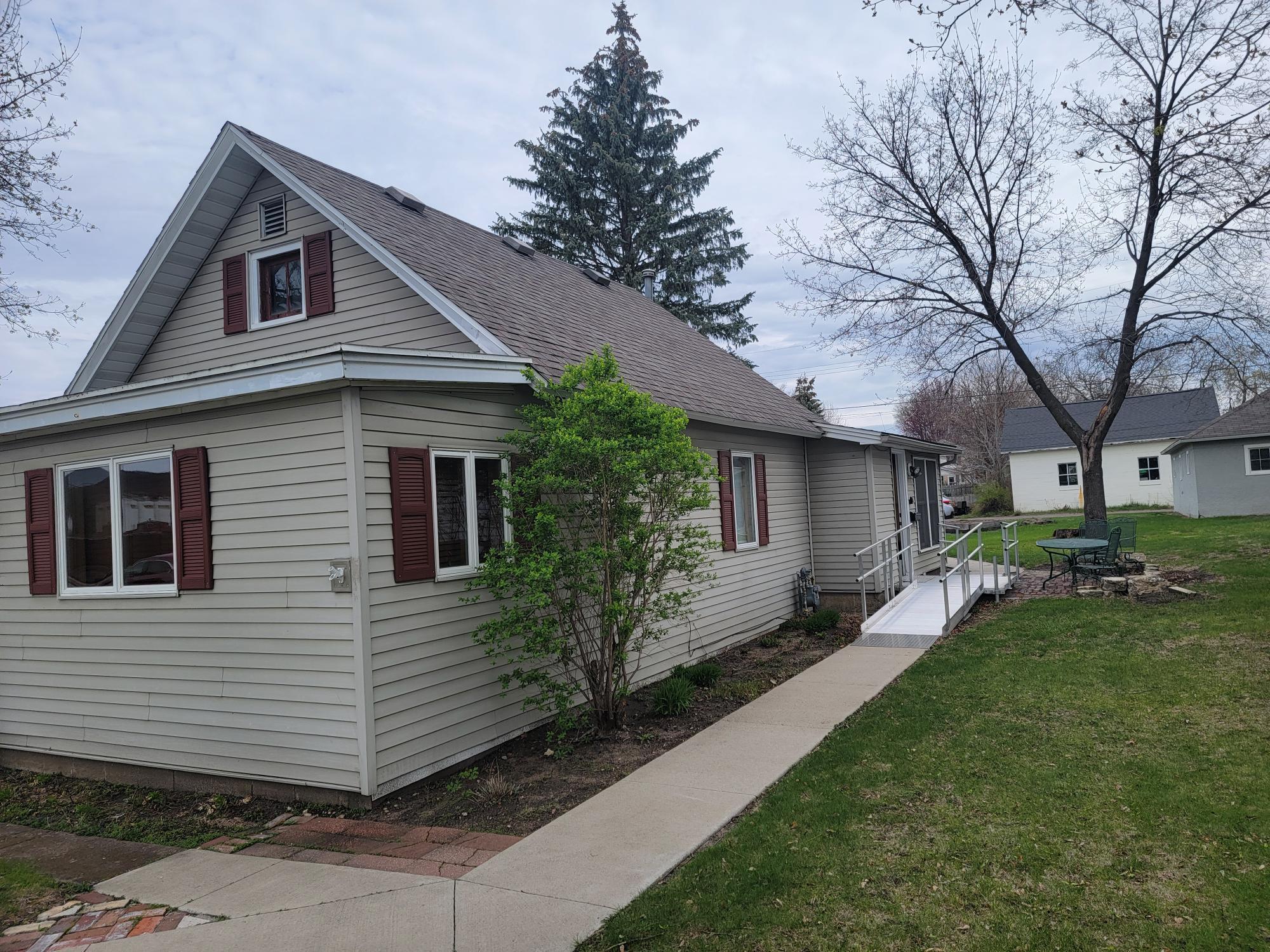 222 E Mark Street, Winona, Minnesota image 2
