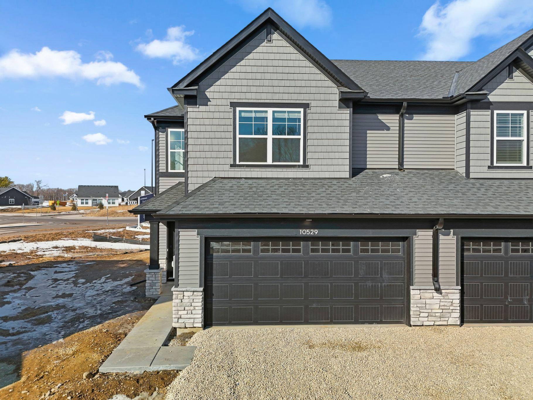 Welcome to 10529 Harbor Ln N!