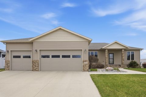 Homes For Sale - 4727 6th Street<br/> West Fargo, ND 58078
