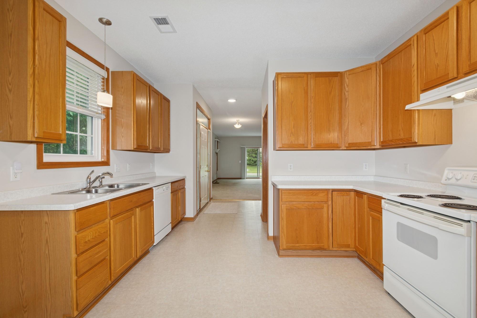 483 Meadowood Lane, Burnsville, Minnesota image 8