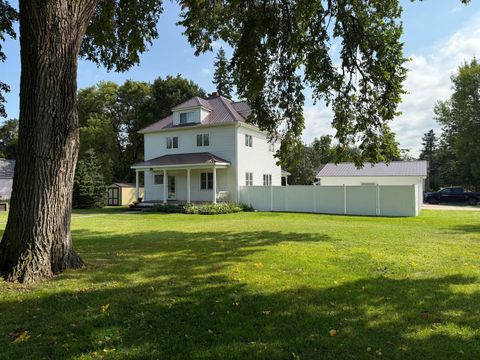 Homes For Sale - 811 E Division Street<br/> Elbow Lake, MN 56531