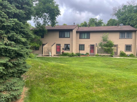 Townhouse For Sale - 364 W Eagle Lake Drive<br/> Maple Grove, MN 55369