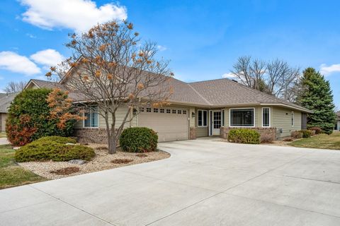 Townhouse For Sale - 411 Independence Street<br/> Scott County, New Prague, MN 56071