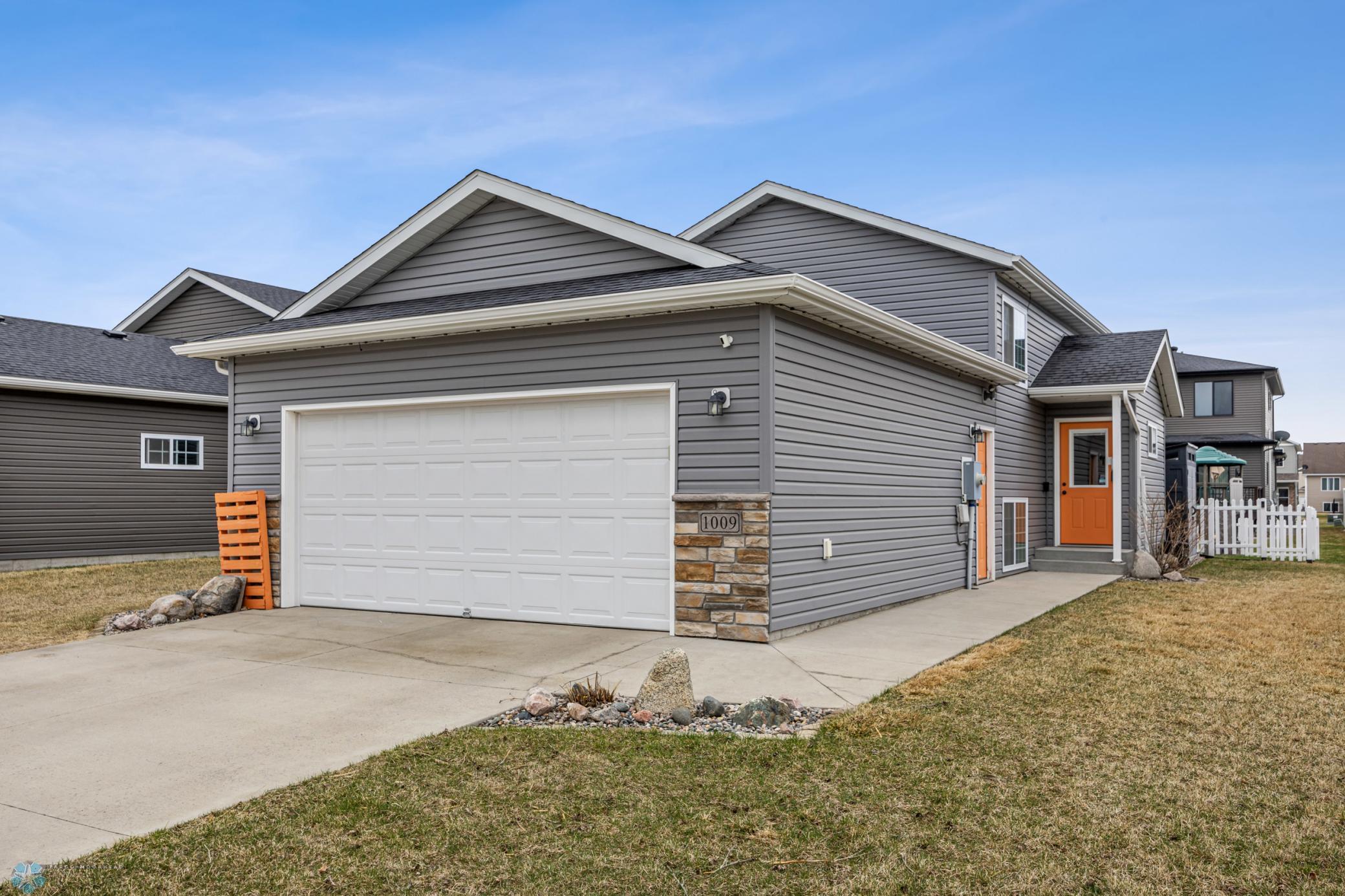 1009 Eaglewood Avenue, West Fargo, North Dakota image 1