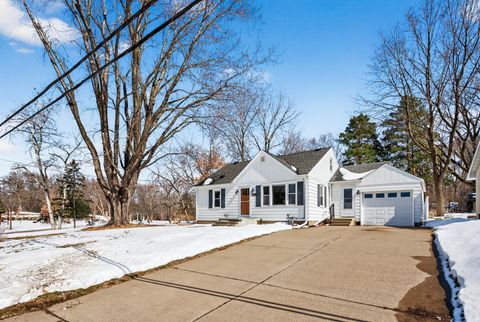 Homes For Sale - 1946 Chatsworth Street<br/> Saint Paul, MN 55113