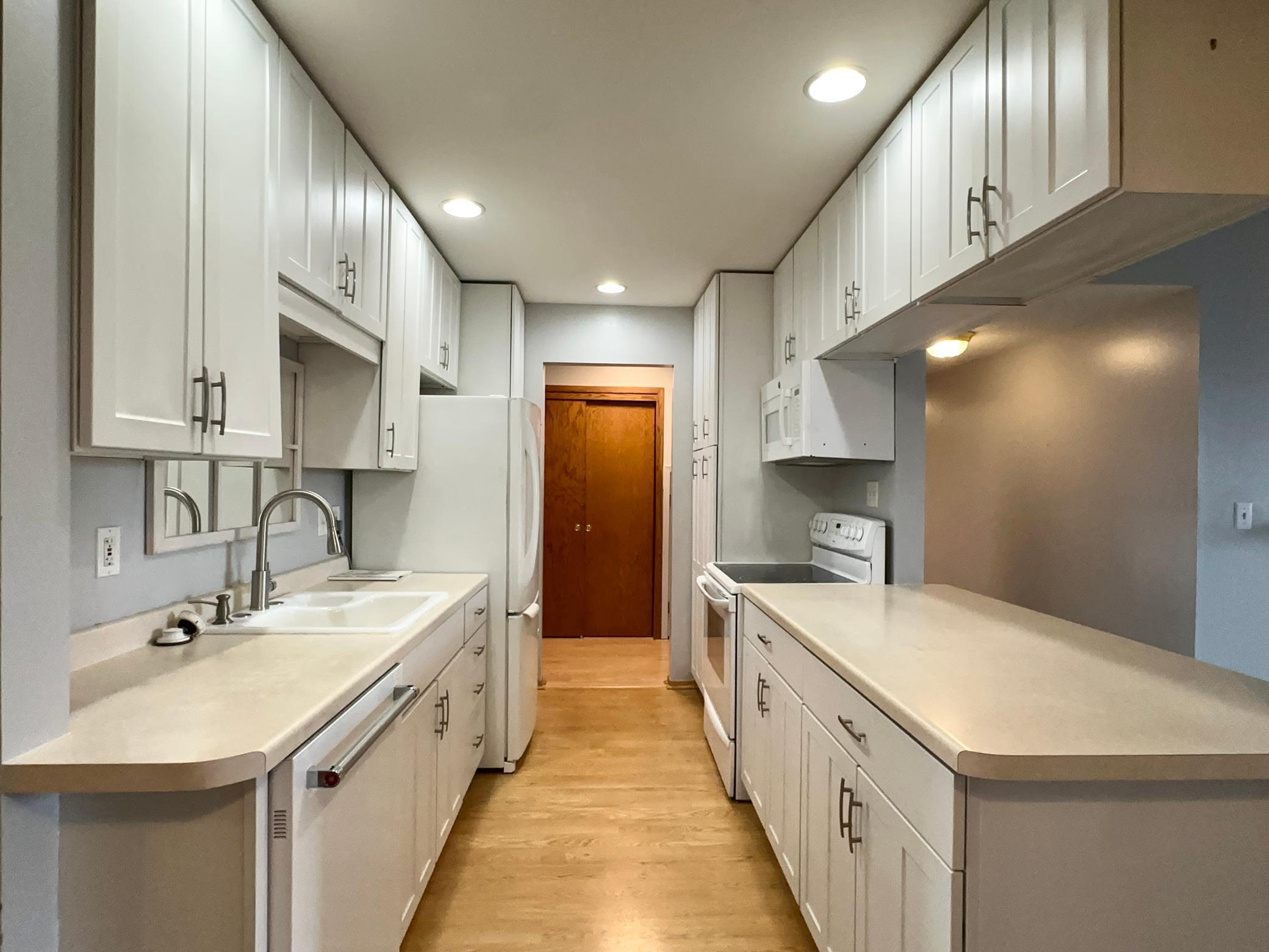 2240 Midland Grove Road #306, Roseville, Minnesota image 4