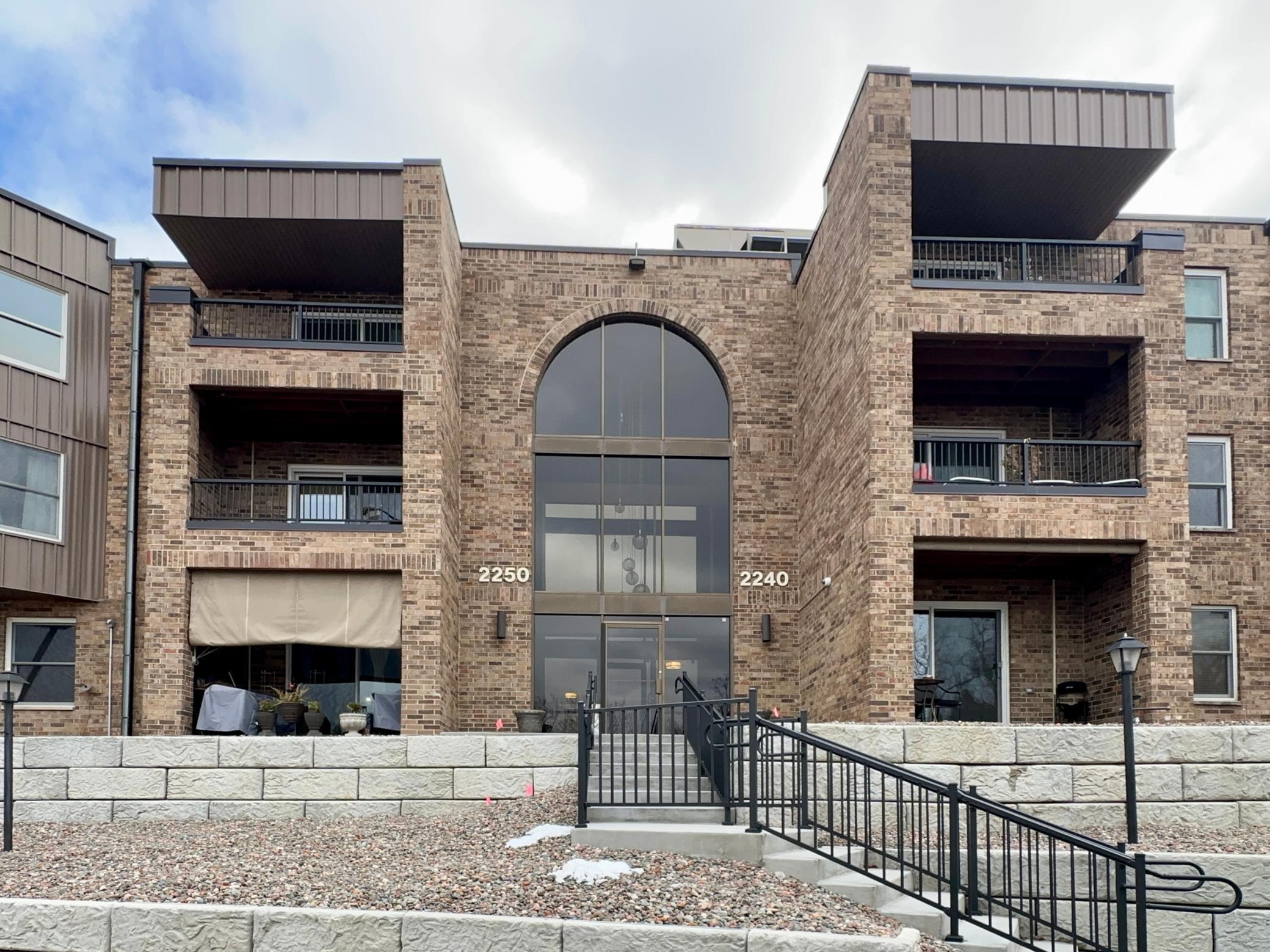 2240 Midland Grove Road #306, Roseville, Minnesota image 1