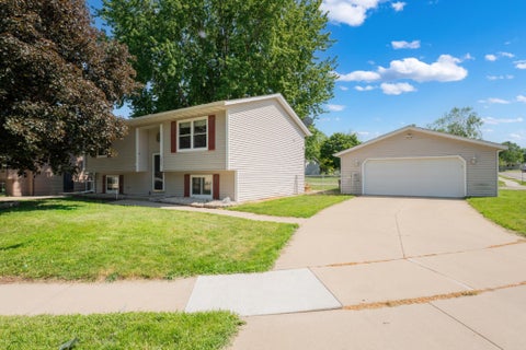 Homes For Sale - 3640 8 1/2 Street<br/> Rochester, MN 55901