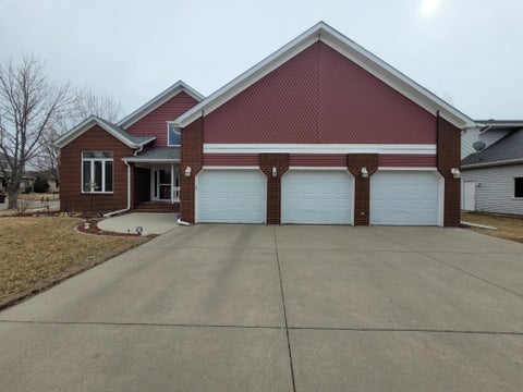 Homes For Sale - 525 E 10th Street<br/> Cass County, West Fargo, ND 58078