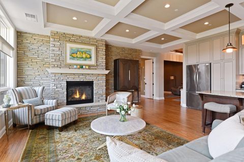 Condo For Rent - 875 Lake Street<br/> Wayzata, MN 55391