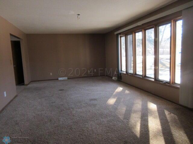 Hunter, North Dakota 58048, United States, 5 Bedrooms Bedrooms, ,3 BathroomsBathrooms,Residential,Pending,60034