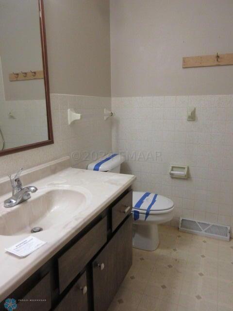 Hunter, North Dakota 58048, United States, 5 Bedrooms Bedrooms, ,3 BathroomsBathrooms,Residential,Pending,60034