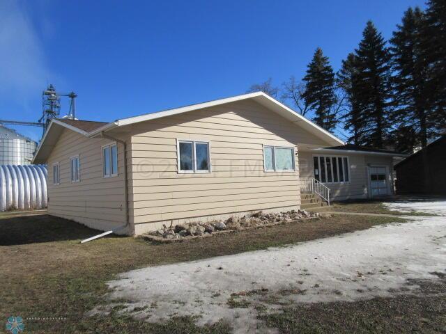 Hunter, North Dakota 58048, United States, 5 Bedrooms Bedrooms, ,3 BathroomsBathrooms,Residential,Pending,60034