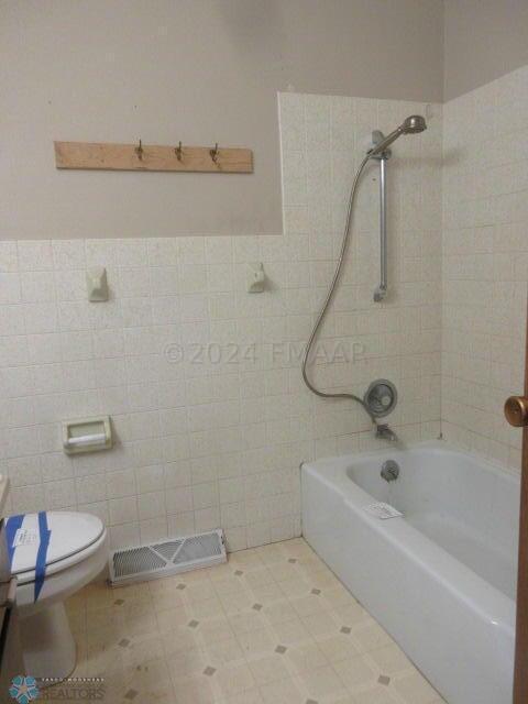 Hunter, North Dakota 58048, United States, 5 Bedrooms Bedrooms, ,3 BathroomsBathrooms,Residential,Pending,60034