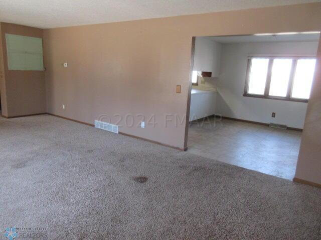 Hunter, North Dakota 58048, United States, 5 Bedrooms Bedrooms, ,3 BathroomsBathrooms,Residential,Pending,60034