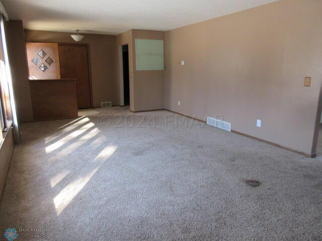 Hunter, North Dakota 58048, United States, 5 Bedrooms Bedrooms, ,3 BathroomsBathrooms,Residential,Pending,60034