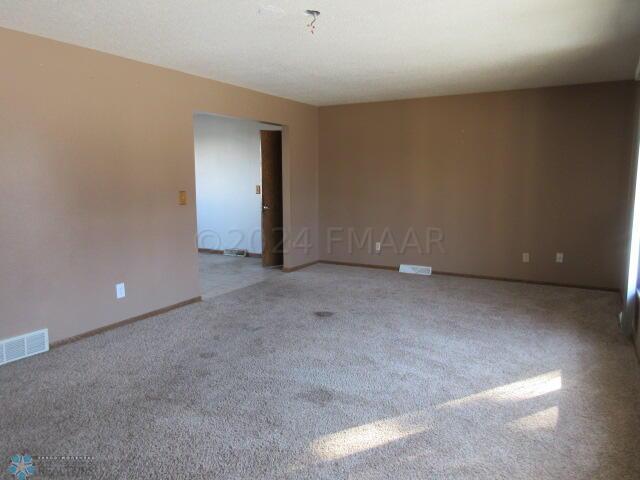 Hunter, North Dakota 58048, United States, 5 Bedrooms Bedrooms, ,3 BathroomsBathrooms,Residential,Pending,60034