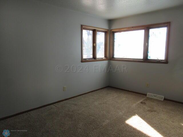 Hunter, North Dakota 58048, United States, 5 Bedrooms Bedrooms, ,3 BathroomsBathrooms,Residential,Pending,60034