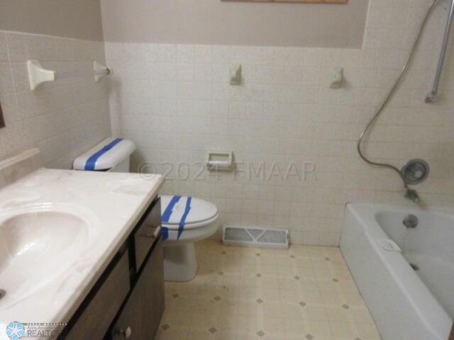 Hunter, North Dakota 58048, United States, 5 Bedrooms Bedrooms, ,3 BathroomsBathrooms,Residential,Pending,60034