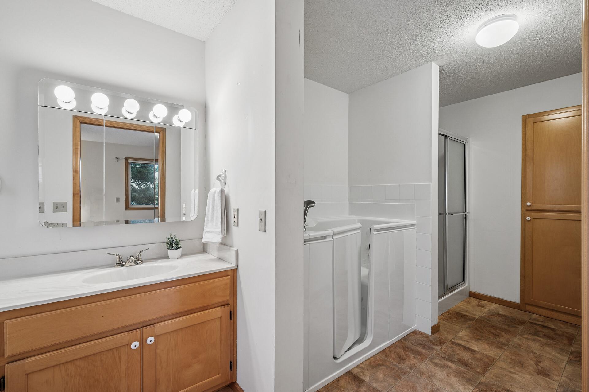 1419 Willow Wood Drive, Cambridge, Minnesota image 16