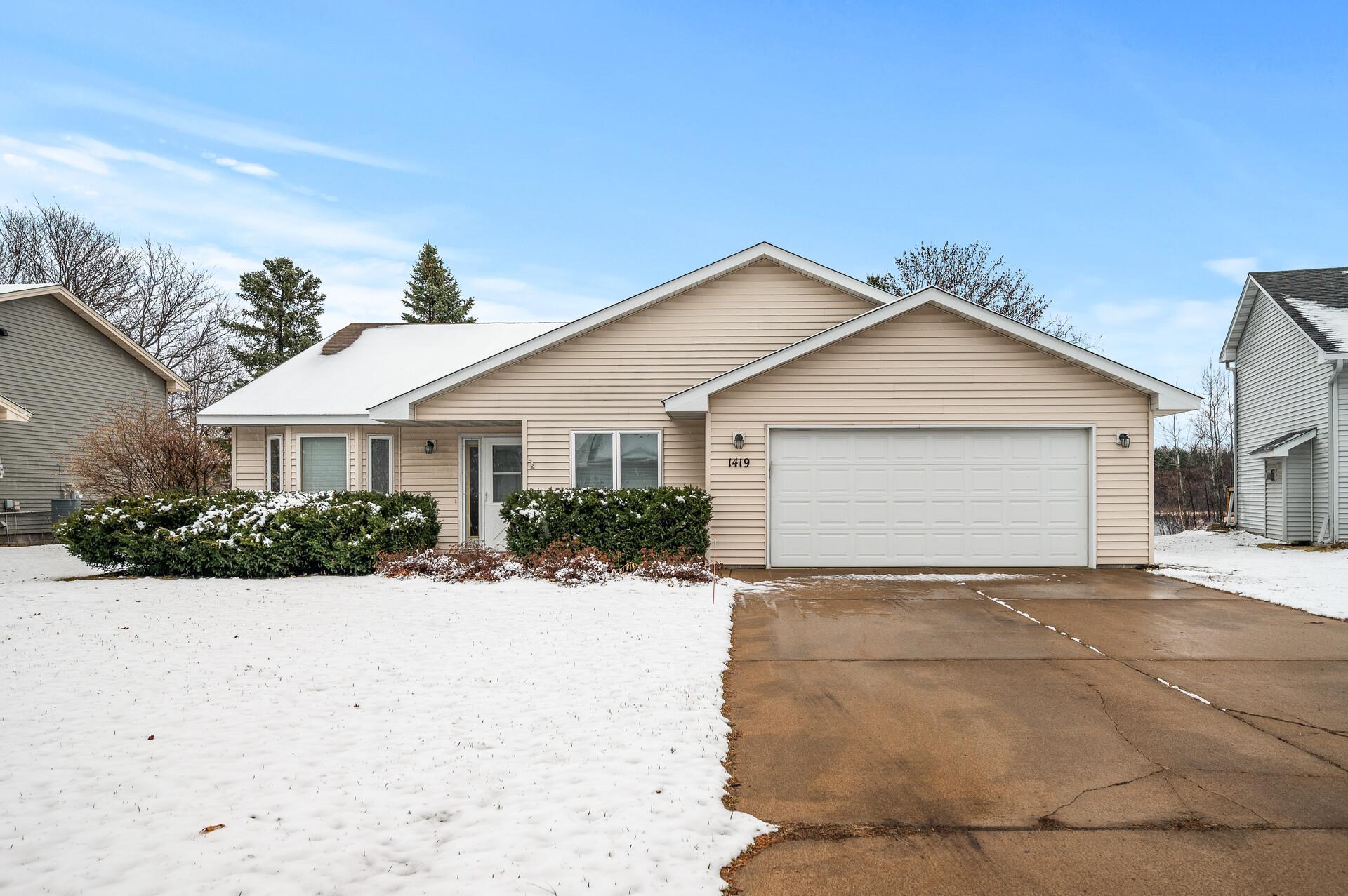 1419 Willow Wood Drive, Cambridge, Minnesota image 1